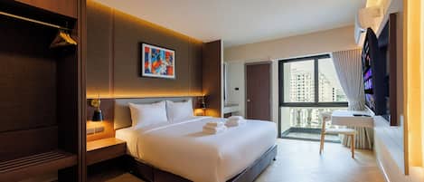 Luxury Premier Room | Blackout drapes, free WiFi, bed sheets