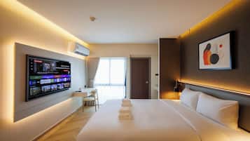 Deluxe Premier Room | Blackout drapes, free WiFi, bed sheets