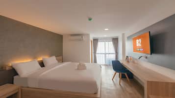 Deluxe Premier Room | Blackout drapes, free WiFi, bed sheets
