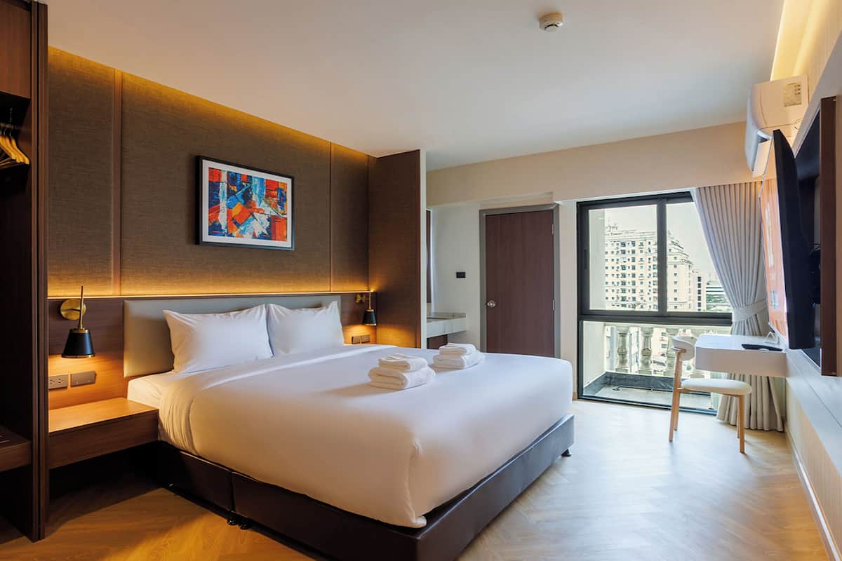 Blackout curtains, free WiFi, bed sheets