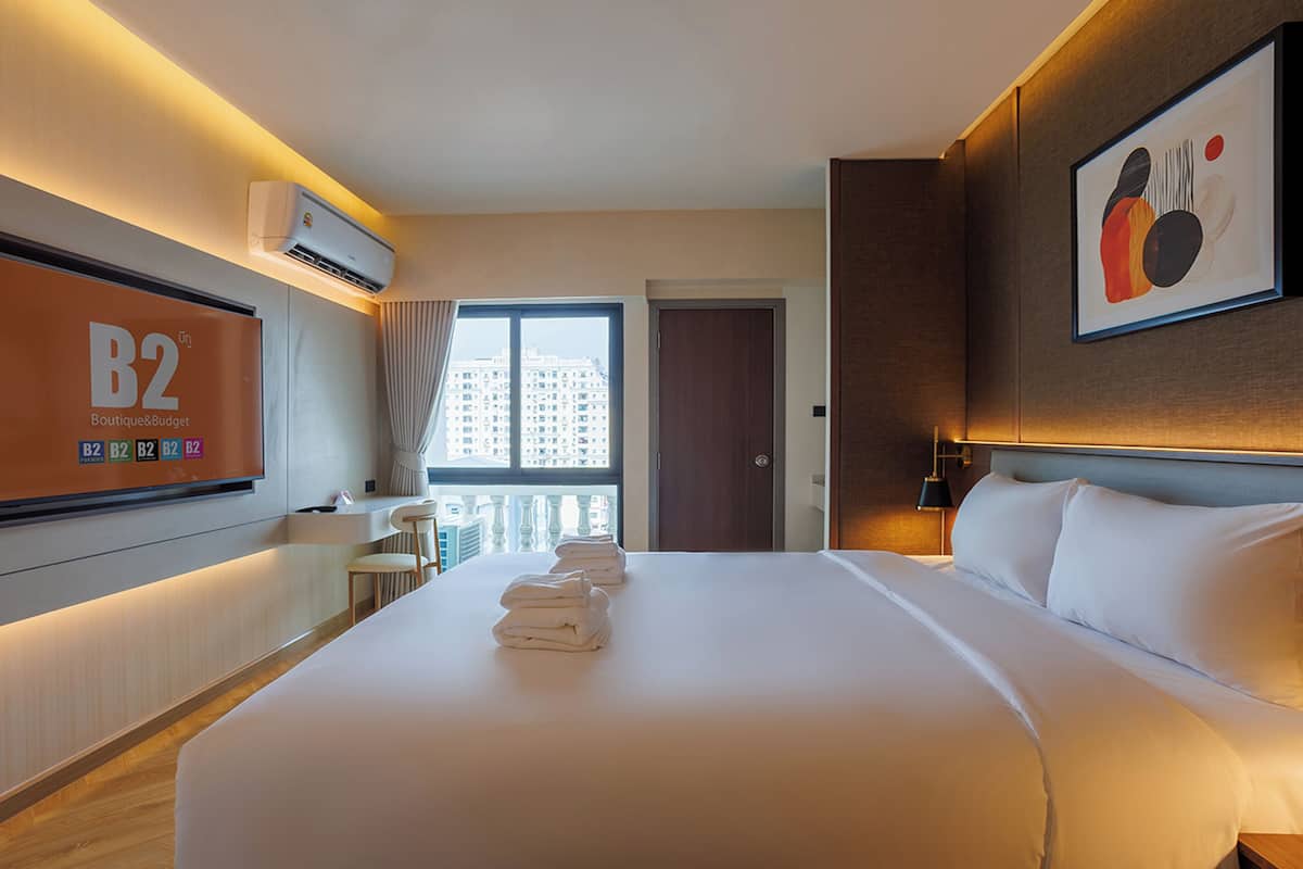 Blackout curtains, free WiFi, bed sheets