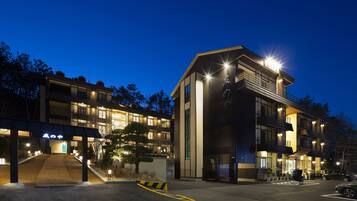 Konaklama yerinin ön cephesi