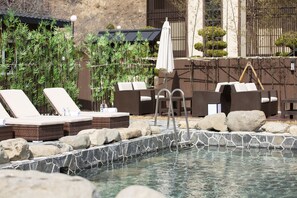 Outdoor pool - Tomonoya Hotel & Ryokan Gyeongju (Gyeongju)