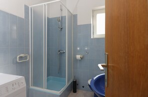 Apartment (Two Bedroom Apartment with Terrace) | Bathroom