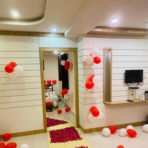 Brankas, kedap suara, Wi-Fi gratis, dan seprai linen