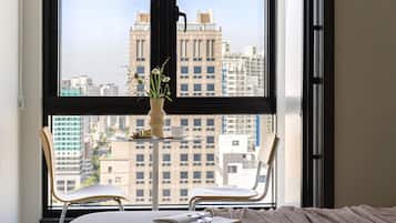 Studio | Hypo-allergenic bedding, individually decorated, desk, laptop workspace