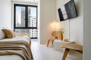 Studio Twin | Hypo-allergenic bedding, individually decorated, desk, laptop workspace - Urbanstay Seomyeon (Busan)