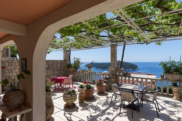 Appartement (Two-Bedroom Apartment with Terrace) | Terrasse/Patio