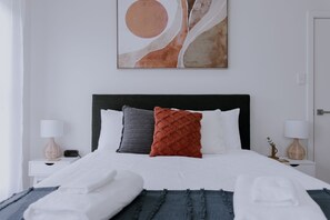 2 bedrooms, iron/ironing board, travel cot, free WiFi - Xenya Accommodation,Mudgee NSW 2 Bedroom 2 Bathroom Guesthouse, Perfect Location (Mudgee)