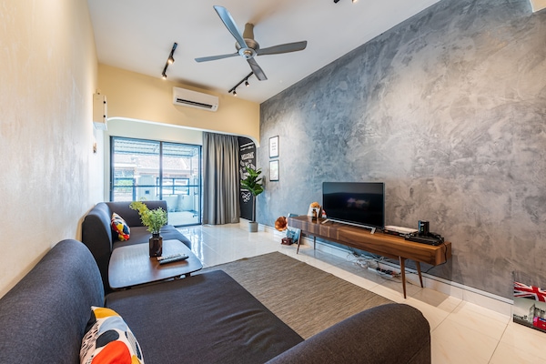 Design House | Living area | Flat-screen TV