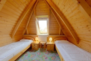 2 bedrooms, travel crib, WiFi