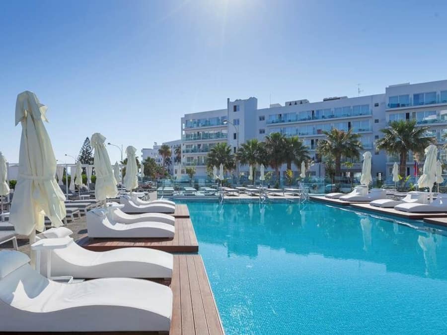 Sæsonbestemt udendørs pool, gratis hytter, parasoller