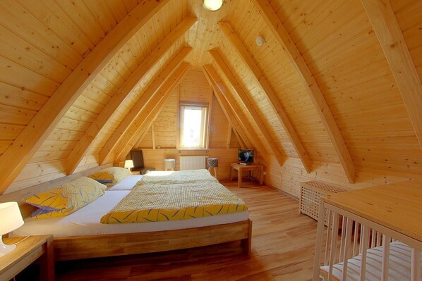 2 Schlafzimmer, Reisekinderbett, WLAN