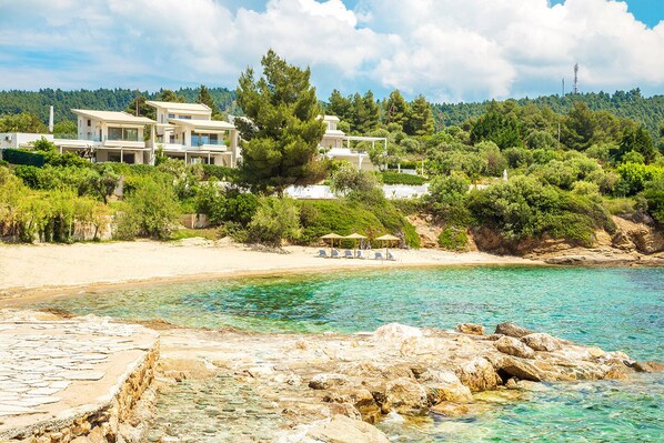 Beach nearby - Luxury Beach Villa with an Infinity Pool (Halkidiki)