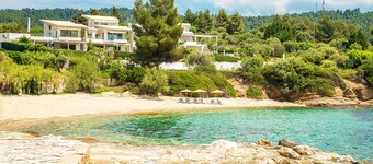Luxury Beach Villa with an Infinity Pool