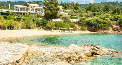Luxury Beach Villa with an Infinity Pool