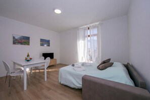 Family Apartment, Multiple Bedrooms (Appartamento Verde) | 1 bedroom, free WiFi, bed sheets