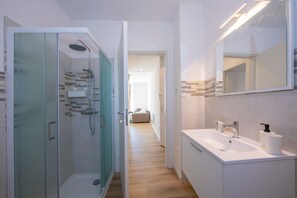 家庭公寓, 1 間臥室 (Appartamento Verde) | 浴室 | 淋浴設備、風筒、坐浴桶、提供毛巾