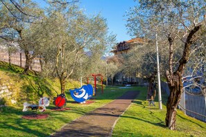 Family Apartment, Multiple Bedrooms (Appartamento Blu) | Property grounds