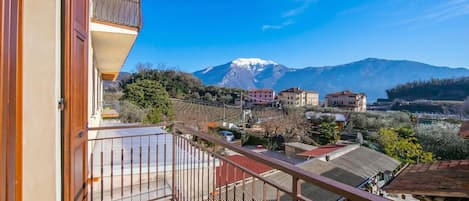 Departamento familiar, varias habitaciones (Appartamento Verde) | Balcón