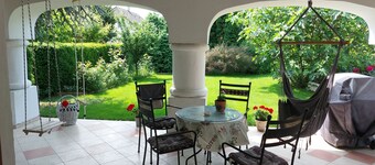 Parasztház jellegű apartman, fűtött, kerti medencével a nyári szezonban.