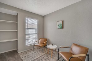 Interior - Relaxing 1BR Suite in Heart of Midland (Midland)