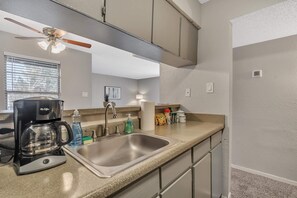 Fridge, microwave, oven, stovetop - Relaxing 1BR Suite in Heart of Midland (Midland)