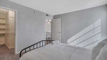 1 bedroom, iron/ironing board, free WiFi, bed sheets