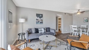 TV - Relaxing 1BR Getaway in Heart of Midland (Midland)