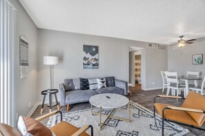 TV - Relaxing 1BR Getaway in Heart of Midland (Midland)