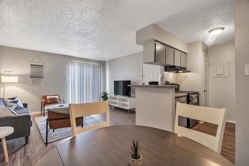 Spacious 1BR Flat in Heart of Midland