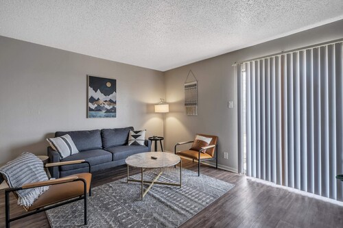 Spacious 1BR Flat in Heart of Midland