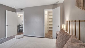 Apartment (1 Bedroom) | 1 bedroom, iron/ironing board, bed sheets - Spacious 1BR Flat in Heart of Midland (Midland)