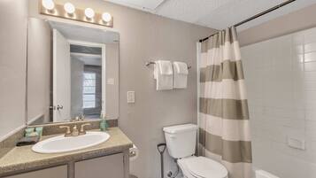 Apartment (1 Bedroom) | Bathroom | Bathtub