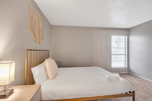 Apartment (1 Bedroom) | 1 bedroom, iron/ironing board, bed sheets - Spacious 1BR Flat in Heart of Midland (Midland)