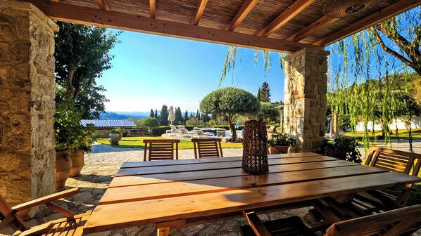 Villa | Outdoor dining