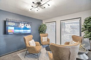 Interior - Quaint 1BR Midland Getaway With Private Balcony (Midland)