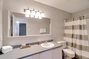 Bathroom - Lovely Midland Getaway With Fitness Center (Midland)