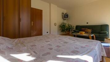 Apartment (A2) | 3 bedrooms, free WiFi