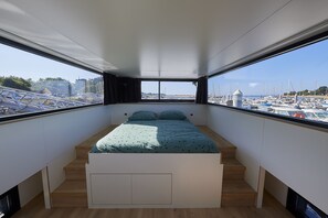 2 bedrooms, desk, free WiFi, bed sheets