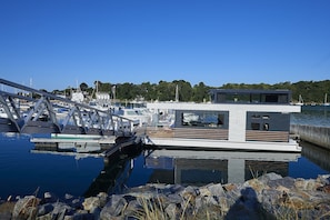 Marina - A lodge boat at Guidel-Plages marina (Guidel)