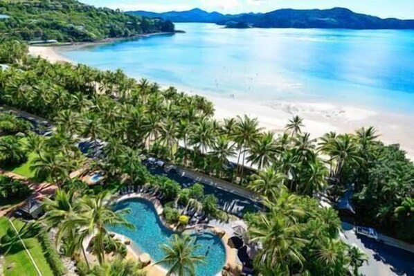 Solsenger og strandhåndklær