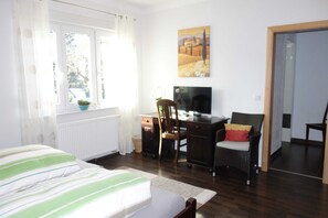 1 bedroom, in-room safe, desk, travel cot