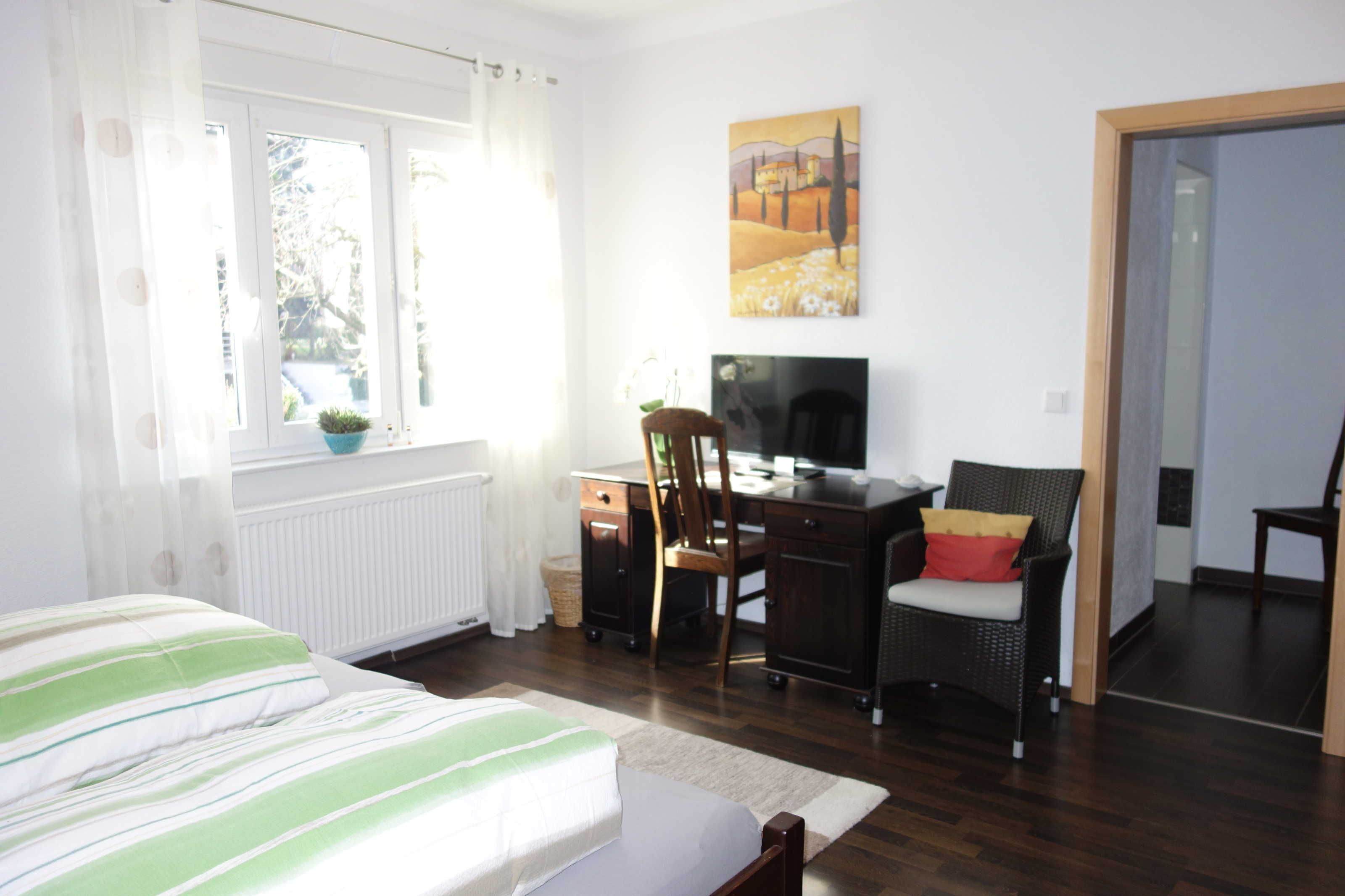 1 Schlafzimmer, Zimmersafe, Schreibtisch, Reisekinderbett