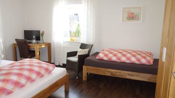 1 Schlafzimmer, Zimmersafe, Schreibtisch, Reisekinderbett