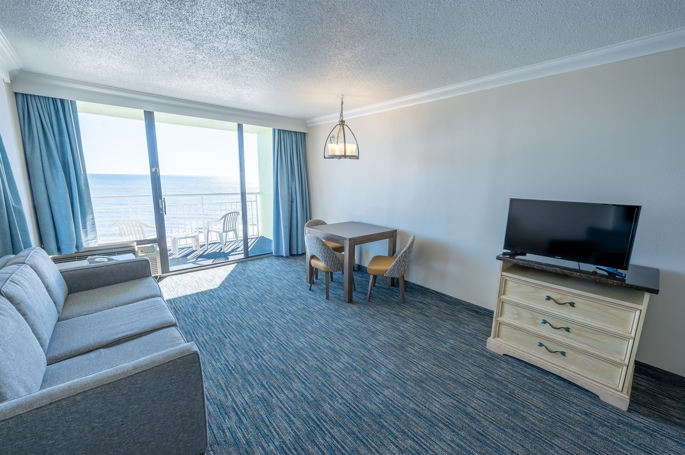 Direct Oceanfront, Coral Beach, Heated Pools,Nice!