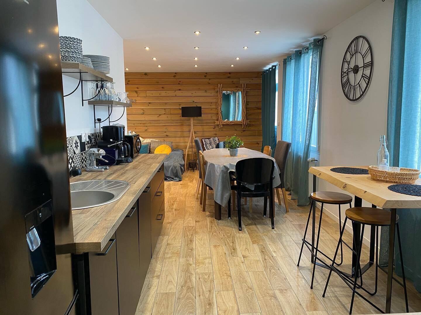 Kylskåp, mikrovågsugn, ugn och spishäll