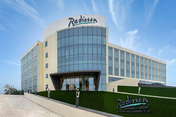 Exterior - Radisson Hotel Bareilly Airport (Bareilly)