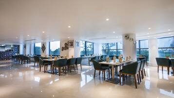 Tägliches Frühstücksbuffet (795 INR pro Person)