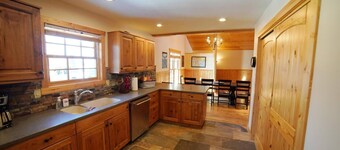 Huge Family Retreat with Hot Tub + Game Room